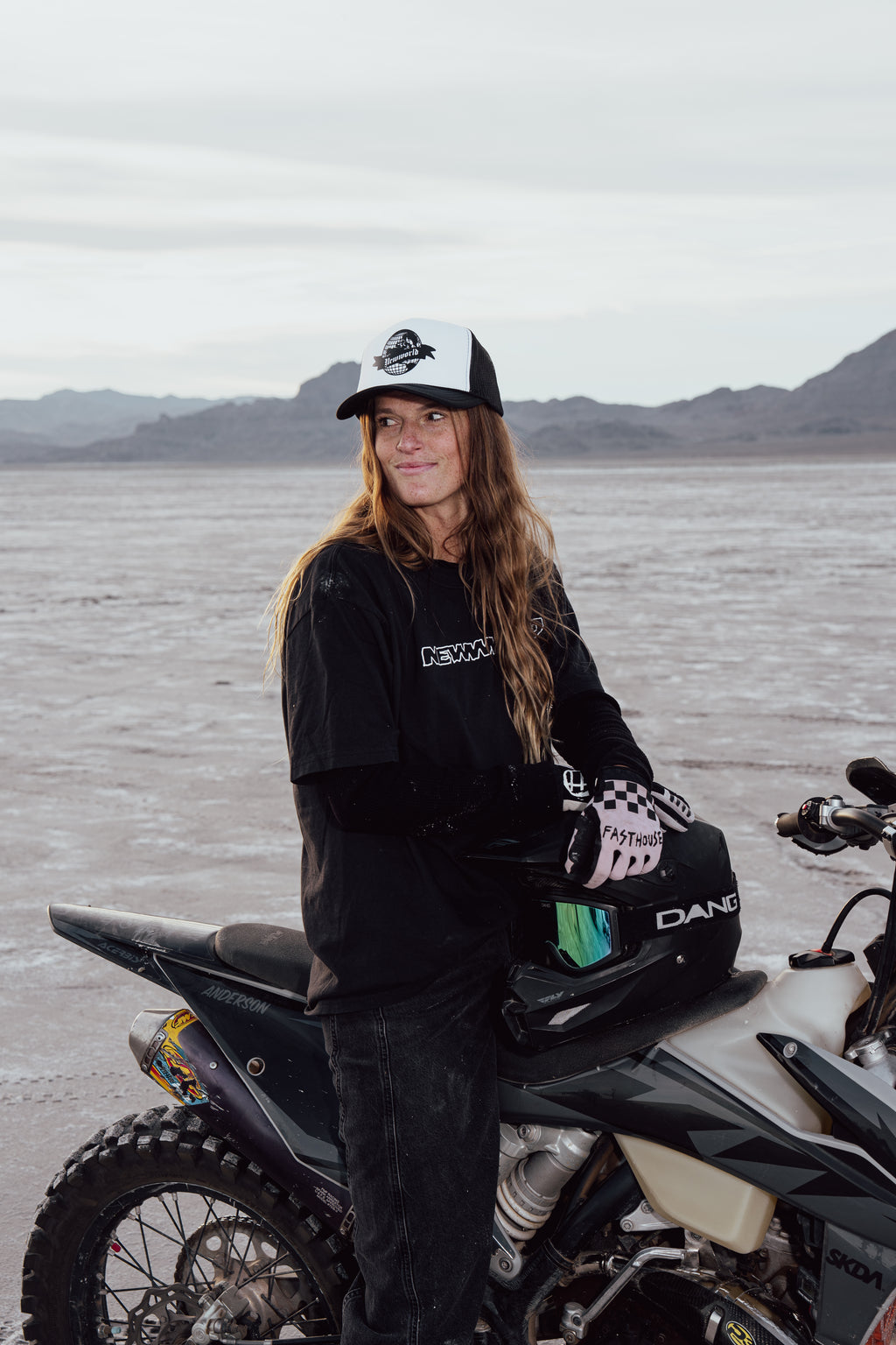 Newworld Globe Trucker Hat