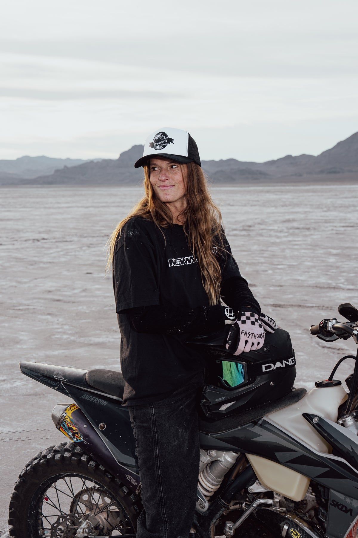 Newworld Globe Trucker Hat